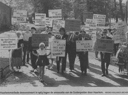 1963 demonstratie tegen annexatie Zuiderpolder, 20140321-HD