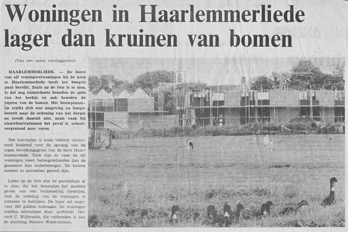 197509xx-HD Woningen in Haarlemmerliede lager dan de kruinen van bomen